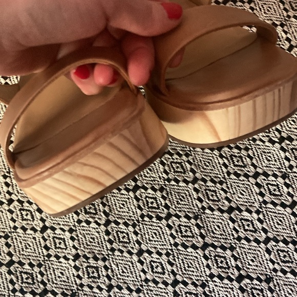 Nisolo Ellie All Day Clog in Almond - Picture 4 of 6